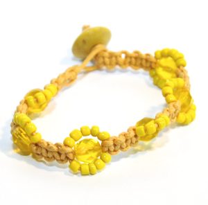 Makraméarmband med gul tråd och gula glaspärlor (XS)