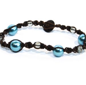 Brunt makraméarmband med pärlor (L)