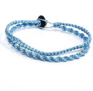 Tvåradigt ljusblått makraméarmband (L)