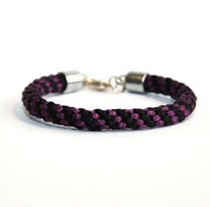 Kumihimoarmband i lila och svart (L)