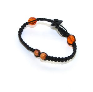 Svart makraméarmband med orangea glaspärlor (S)