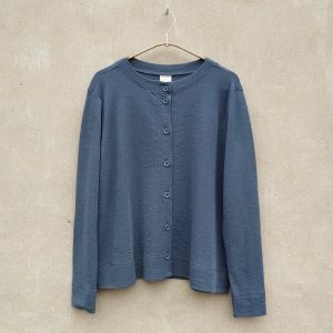 By basics boxy kofta i merinoull med rund hals - Asphalt